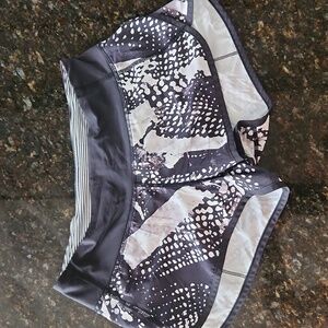 Lululemon Speed Shorts 2.5"